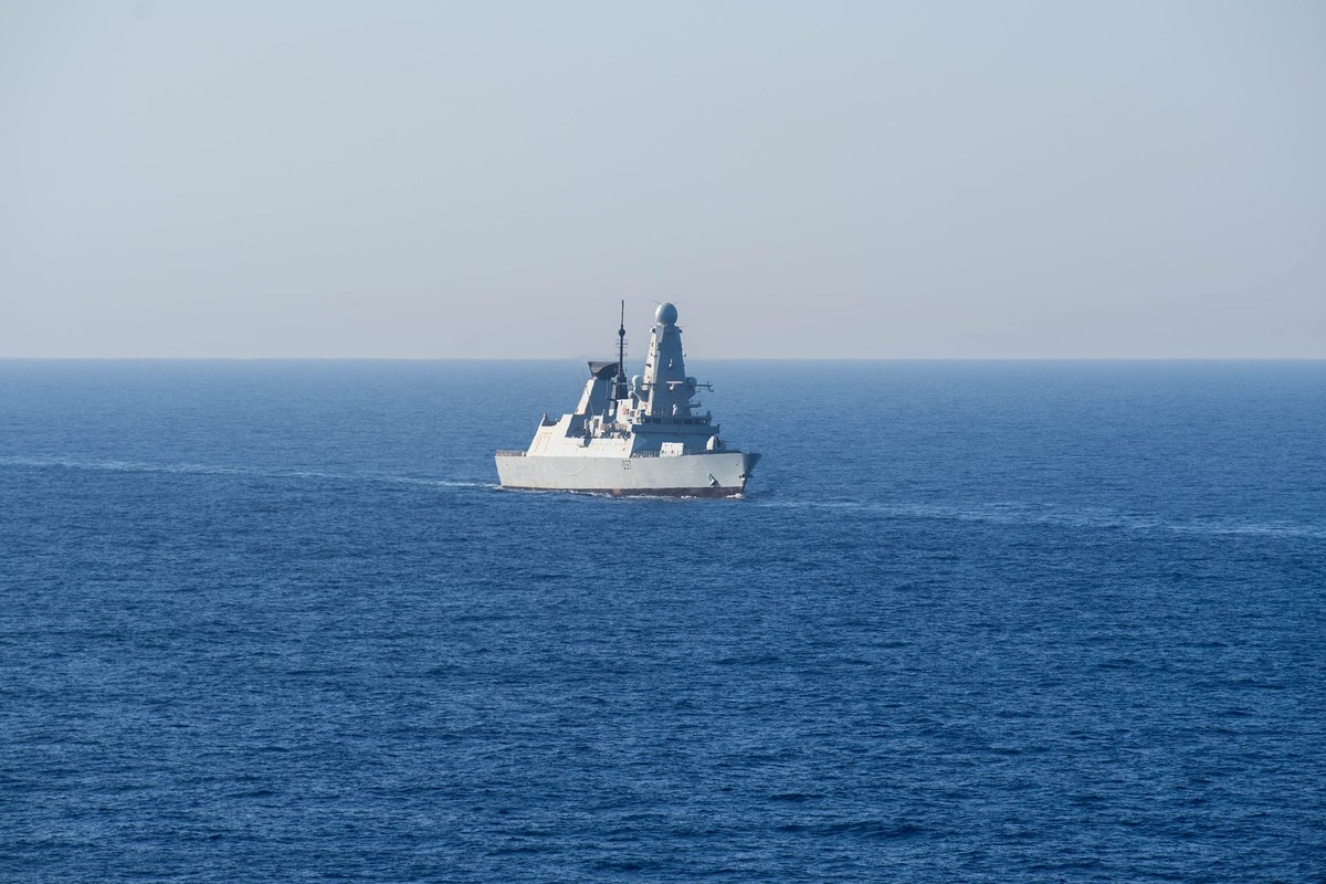 USFleetForces's tweet photo. 🇺🇸🤝🇬🇧

📍MEDITERRANEAN SEA - The Dwight D. Eisenhower Carrier Strike Group steams in formation with the Wasp Amphibious Ready Group and the Royal Navy Daring-class air-defense destroyer HMS Duncan (D 37) June 30, 2024. https://t.co/J450Dinsf4