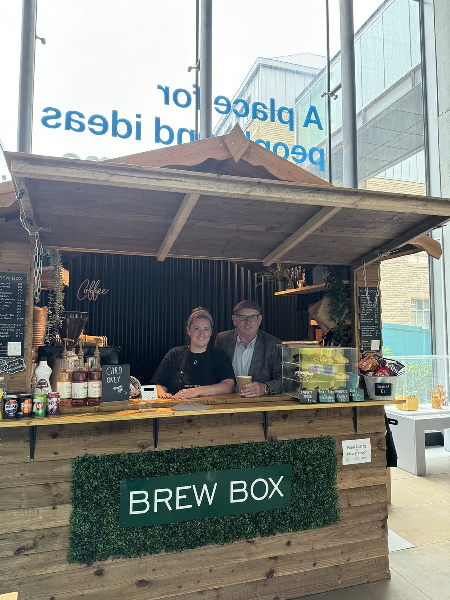 k4shf's tweet photo. Visiting the #BrewBox opened @GalleryOldham entrance run by a young entrepreneur from #LoveRoyton with @Frank_Rothwell @OldhamCouncil ambassador for Business stopped for Brew next time your in #LoveOldham #OldhamHour #OldhamPresident @shah_arooj 👏👏👏#ShopLocal @OldhamLibraries https://t.co/XfJkcDjBvD