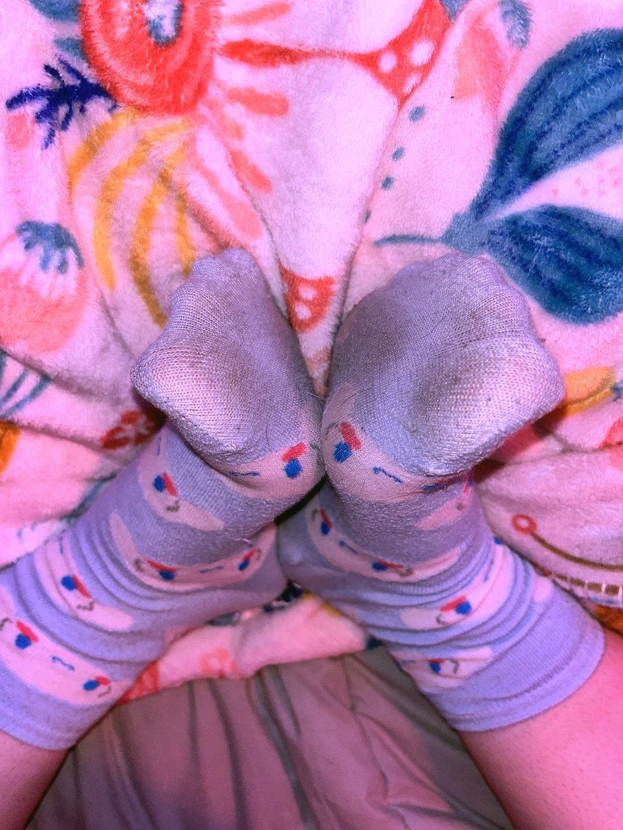 evesgrdnofsoles's tweet photo. Dirty socks from a long day of work ☺️🫶🏻
#feet https://t.co/zbPPtECooR
