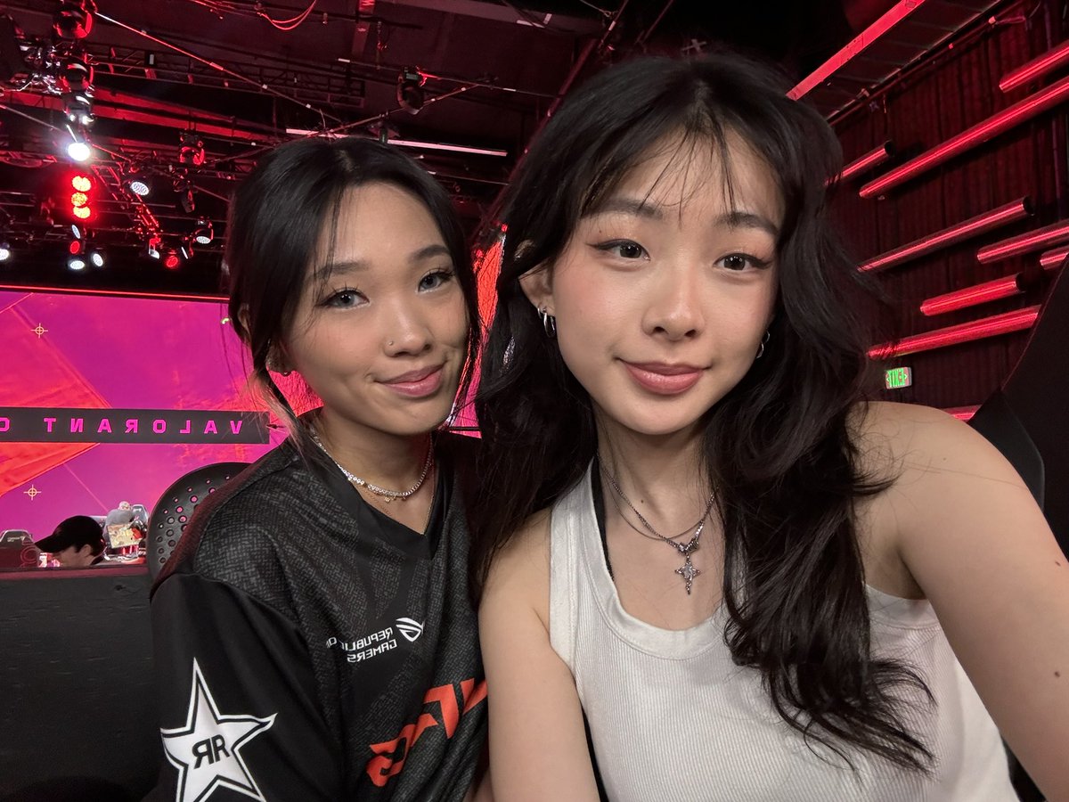 pipluptiny's tweet photo. live from the arena: https://t.co/O6d9equ9eO

watchpartying both NRG vs G2 and CLOUD9 vs SEN #c9win https://t.co/HY4KqypqCY