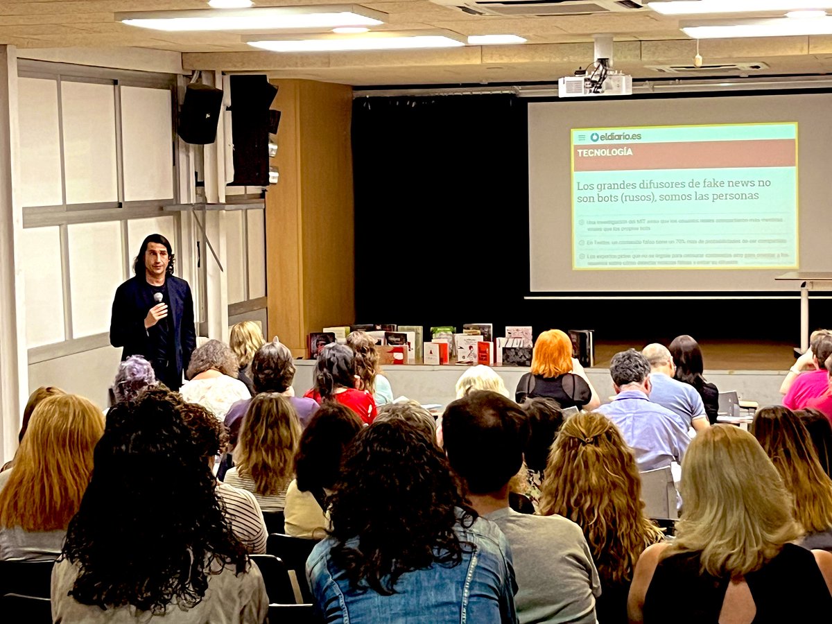 salvicanadell's tweet photo. 🙋🏻♂️Content d’haver mostrat el #canaldereporters i les propostes compartides amb les companyes del @puntedu sobre AMI. Interessants reflexions d’@antonibassas i @santiagotejedor Intercanvi d'experiències 🔝al voltant de les biblioteques 📚Gràcies per l’acollida @sebadalona Seguim‼️ https://t.co/mS2y2nM2An
