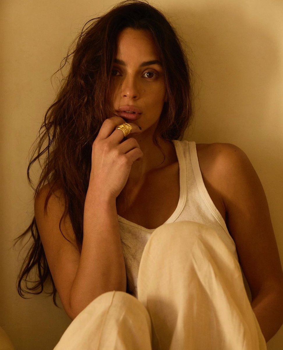 adriaarchive's tweet photo. Adria for Tiffany &amp; Co. https://t.co/jJyvb9WNvI