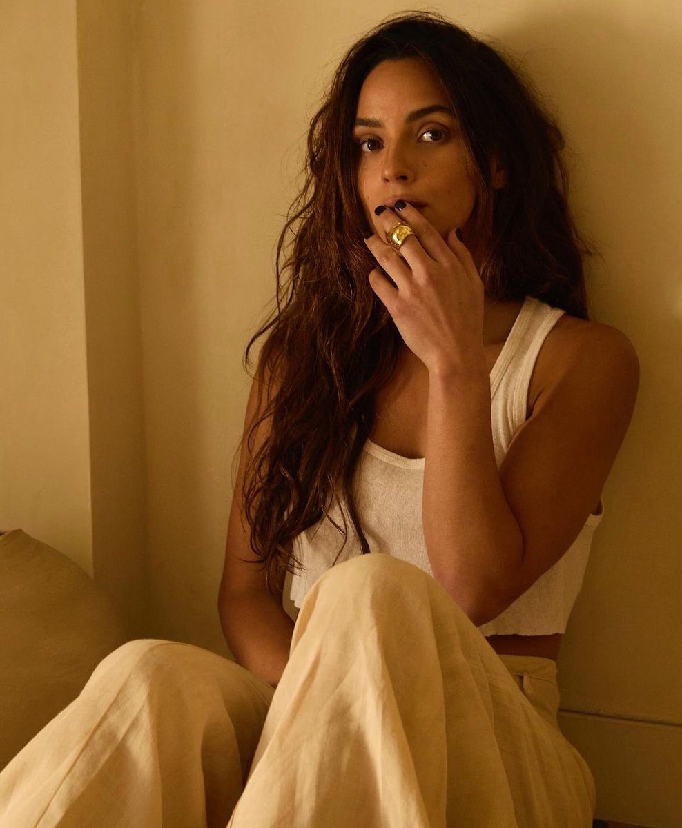 adriaarchive's tweet photo. Adria for Tiffany &amp; Co. https://t.co/jJyvb9WNvI