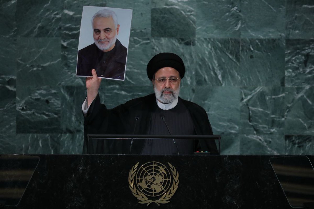 یکی هم بود از شهید سلیمانی اینطوری دفاع کرد
قدر ندانستیم افسوس