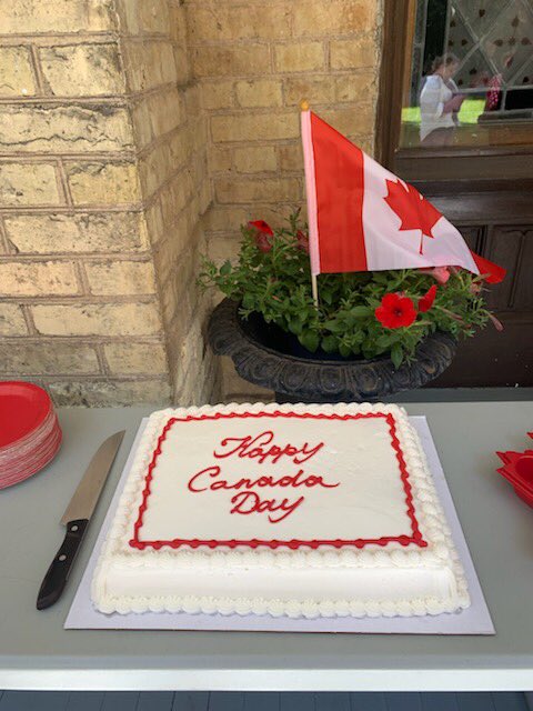 kernaghant's tweet photo. Happy Canada Day, everyone! We started out at Grosvenor Lodge for @HLF_london’s annual picnic, then @DundasPlace for #CanadaDay  festivities from @HeritageCouncil. There’s so much to do in #LdnOnt! #GetDTL @LMathys https://t.co/fQMNEOIVkU