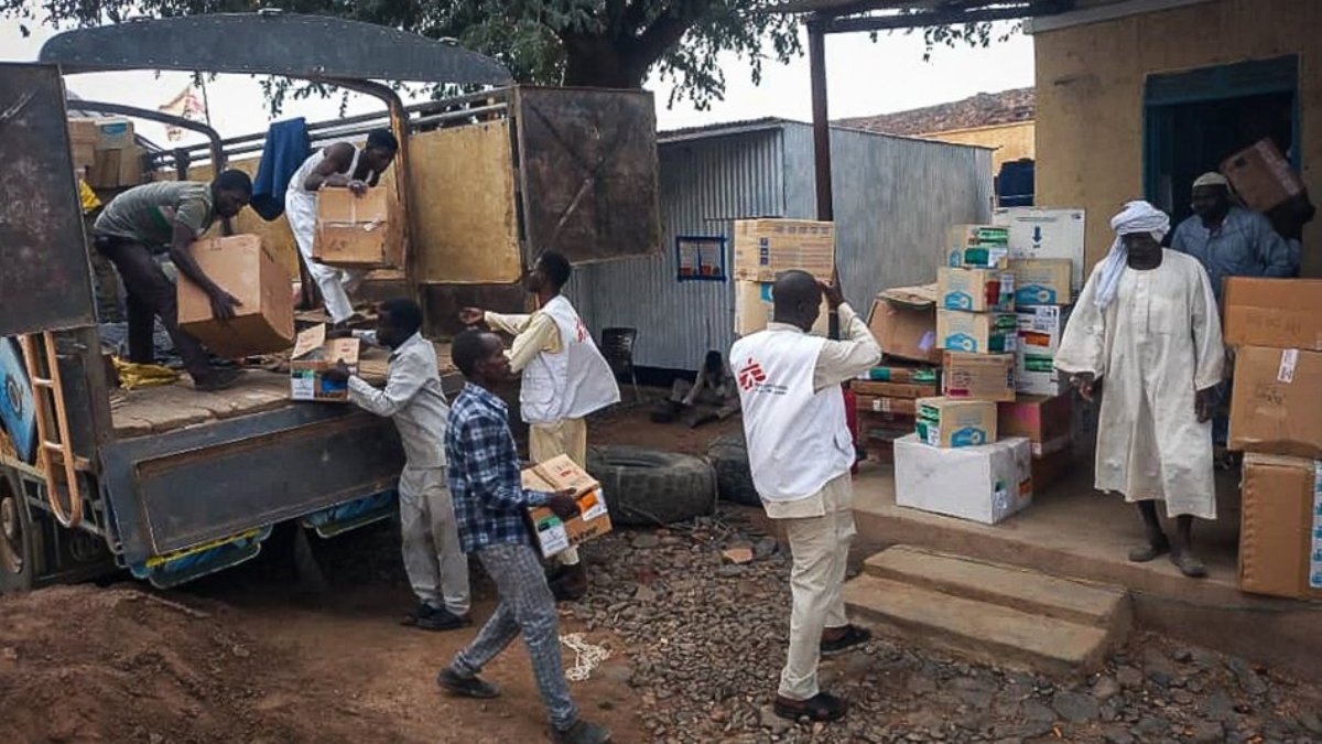 SudanTribune_EN's tweet image. Bureaucratic obstacles imposed by the Sudan Liberation Army (SLA) and the Rapid Support Forces (RSF) are significantly hindering the delivery of vital humanitarian aid to civilians in areas under their control in war-torn Sudan, according to UNOCHA.
sudantribune.com/article287682/