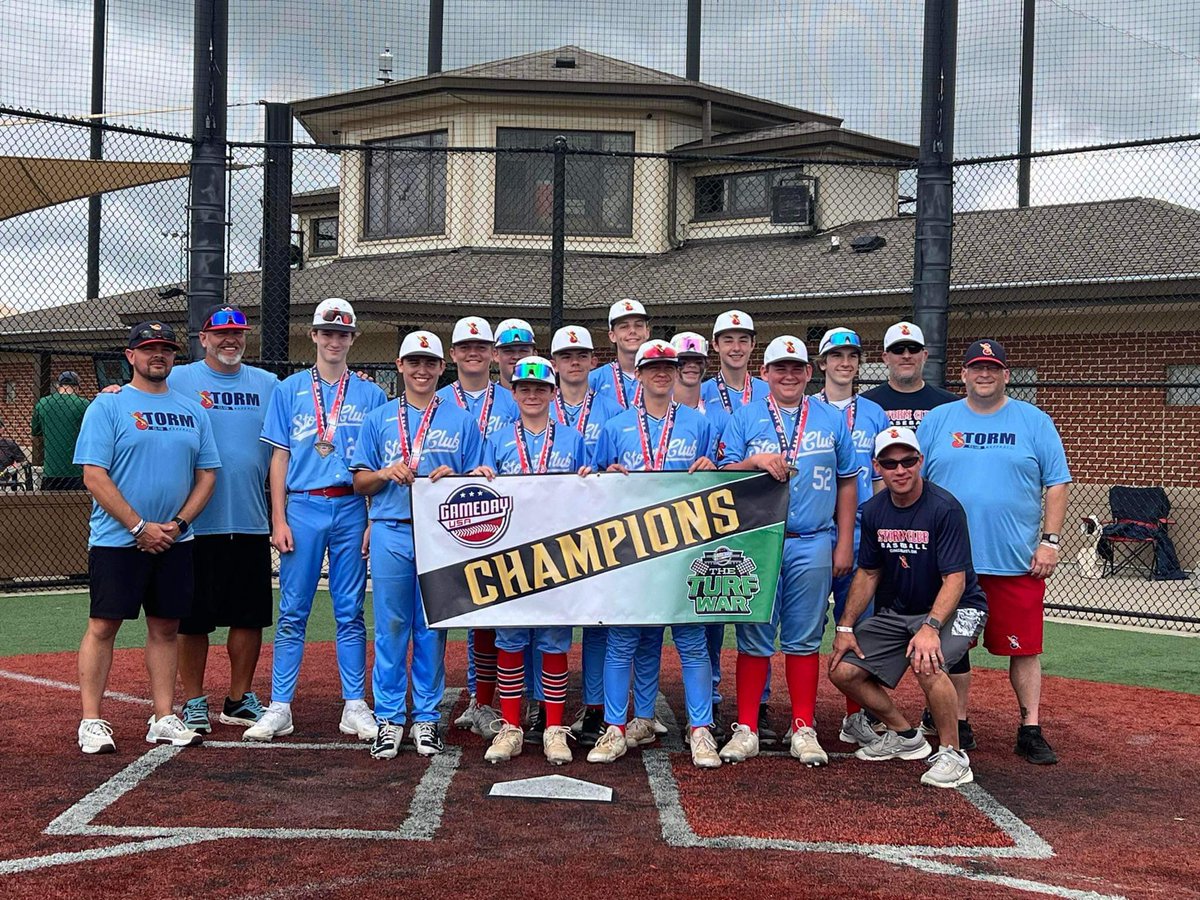 Over the weekend of 27th, 15U went to Chicago. Took in a Cubs game and was silver division champions in the Windy City Turf Wars.