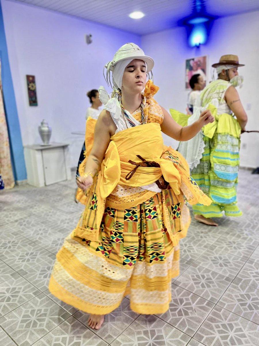 lamarialopes's tweet image. Quem dança agueré não se perde no caminho! Okê Arô! 🐇🏹💙