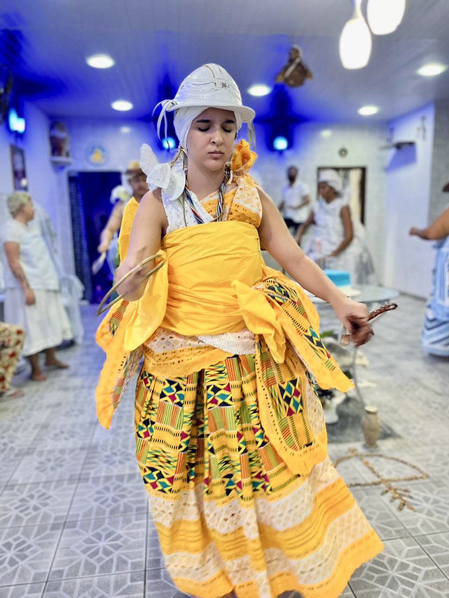 lamarialopes's tweet image. Quem dança agueré não se perde no caminho! Okê Arô! 🐇🏹💙