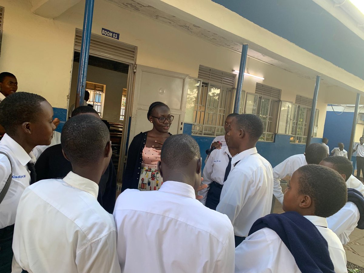 SarahAnzoa's tweet image. When the mentorship session was so great and the students can't get enough,  the conversation continues for an hour outside the convening area 

Mentorship and imparting knowledge in young people is fundamental, we should invest in giving young people outside class knowledge