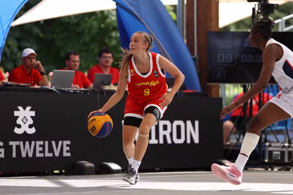 BaloncestoESP's tweet photo. Un buen resultado para empezar la Nations League.

🏆 #3x3NL (Stop 1)
📍 Voiron 🇫🇷
#U23M3x3 🇪🇸 | 2 Puesto
#U23F3x3 🇪🇸 | 3 Puesto

#SomosEquipo https://t.co/5LxIqMlVks
