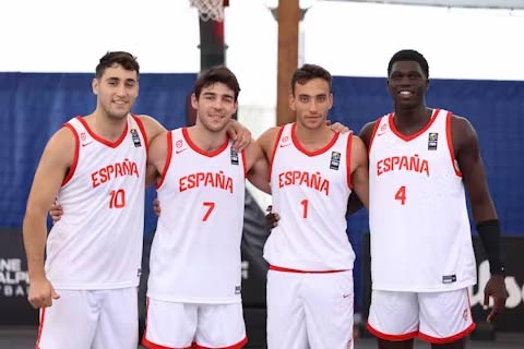 BaloncestoESP's tweet photo. Un buen resultado para empezar la Nations League.

🏆 #3x3NL (Stop 1)
📍 Voiron 🇫🇷
#U23M3x3 🇪🇸 | 2 Puesto
#U23F3x3 🇪🇸 | 3 Puesto

#SomosEquipo https://t.co/5LxIqMlVks