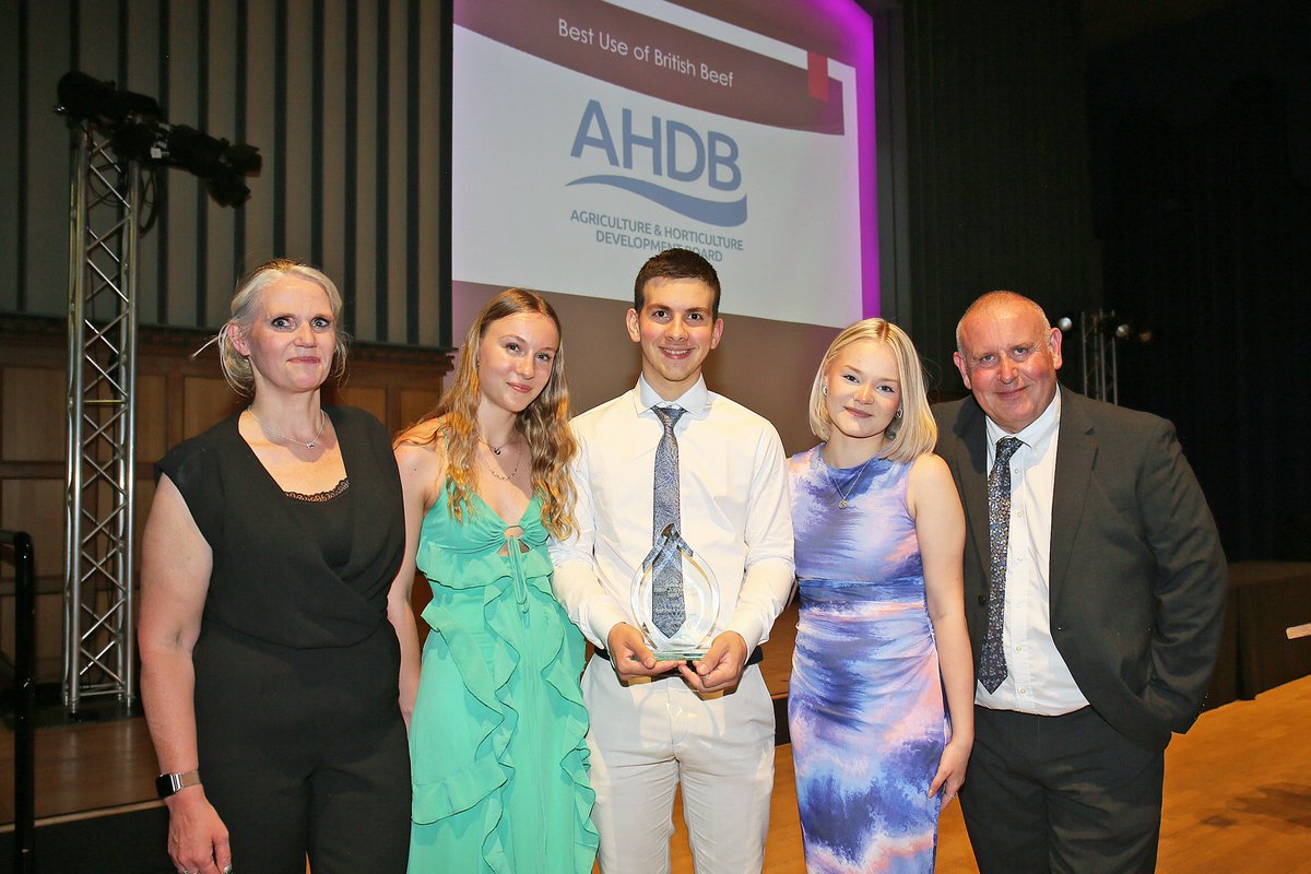 UK Young Restaurant tweet media