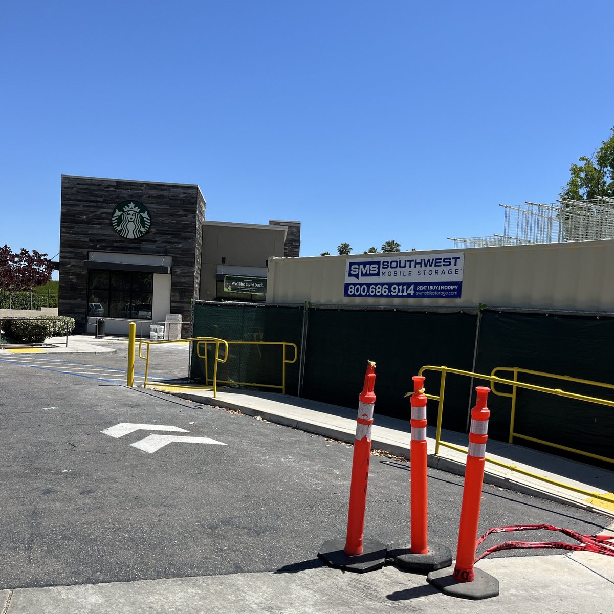 SWMobileStorage's tweet image. This #Starbucks in Escondido, CA, is #remodeling so the contractors are renting our #storagecontainer to keep their equipment safe and secure during construction. We have the best quality, clean, and secure containers, with prorated rent and top-tier customer service.