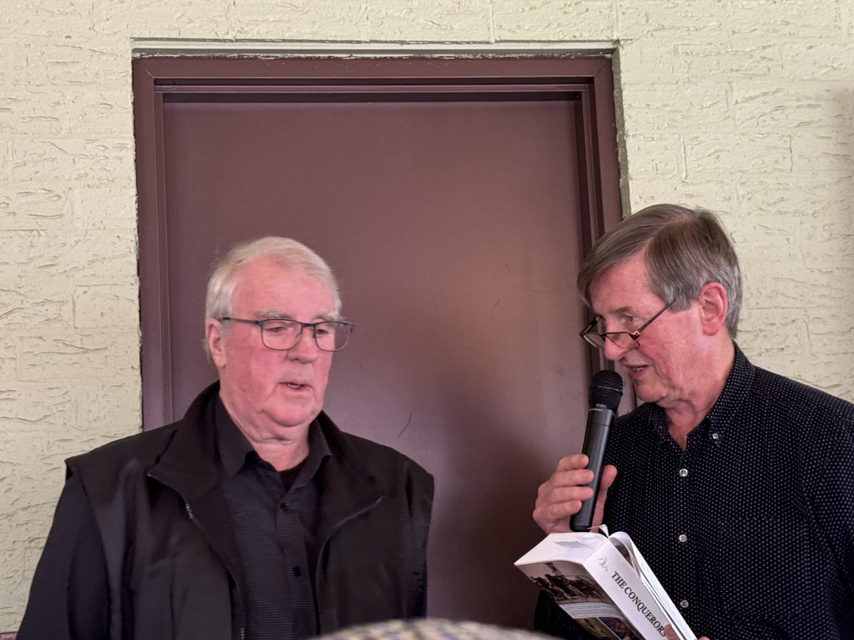 thefootyalmanac's tweet photo. A cracking lunch with respected journalist and author John Craven was enjoyed by the Footy Almanac community at The Petrel in Geelong.
https://t.co/CzNWBByoPe
@thefootyalmanac #RogerLowrey #JohnCraven @colinritchie61 #ThePetrelHotel https://t.co/9Ukh0MmIGX