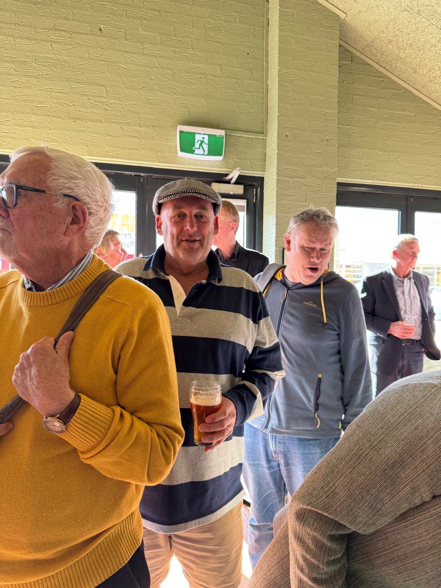 thefootyalmanac's tweet photo. A cracking lunch with respected journalist and author John Craven was enjoyed by the Footy Almanac community at The Petrel in Geelong.
https://t.co/CzNWBByoPe
@thefootyalmanac #RogerLowrey #JohnCraven @colinritchie61 #ThePetrelHotel https://t.co/9Ukh0MmIGX