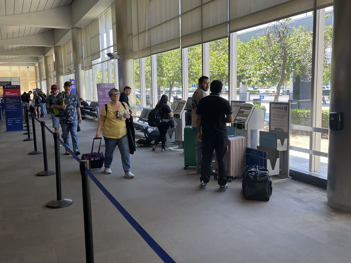byron_lens's tweet photo. More flight options are now available out of Fresno Yosemite International Airport. Direct flights to Atlanta began June 7. Southwest Airlines is now an option for valley residents to Dallas and flights to Chicago will run through the summer https://t.co/01ubKAIapJ