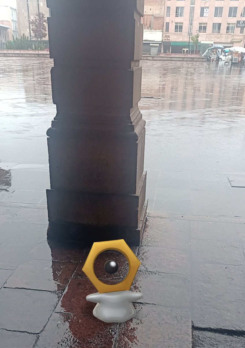 _FrostyFlake45's tweet photo. Rainy Monday afternoon with the buddy. 
#PokemonGO #PokemonGOAR #PokemonSnapshot https://t.co/qDpG9HZYae