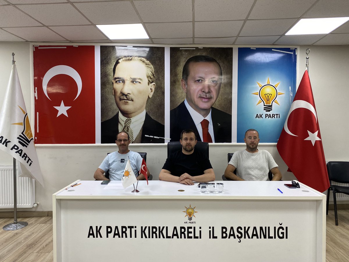 yunusercan39's tweet photo. İl yönetim kurulumuz ile haftalık olağan toplantımızı gerçekleştirdik. 🌟
Hayırlara vesile olsun inşallah.🤲🏻
@erkankandemir 
@halisdalkilic 
@sabancopuroglu https://t.co/zXfGmykTaX