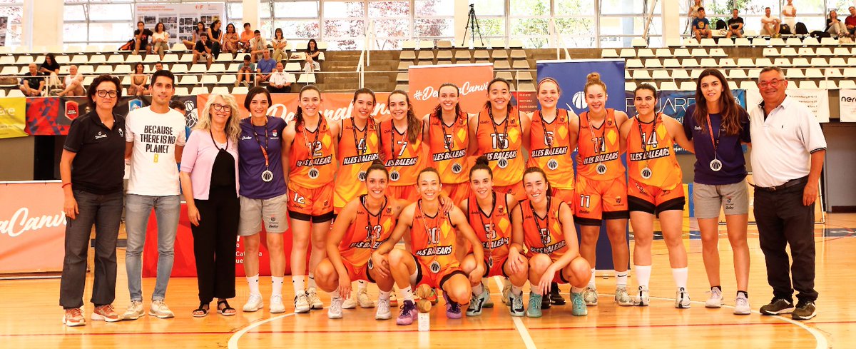 Quina passada tenir gent d'Esporles representant les nostres Illes al bàsquet femení, sou un exemple!!!

I per cert una gran enhorabona <a href="/laiaapalaa/">Laia Palà Comas</a> pel teu fitxatge als Estats Units després de tot el que has treballat no te mereixes menys!!!