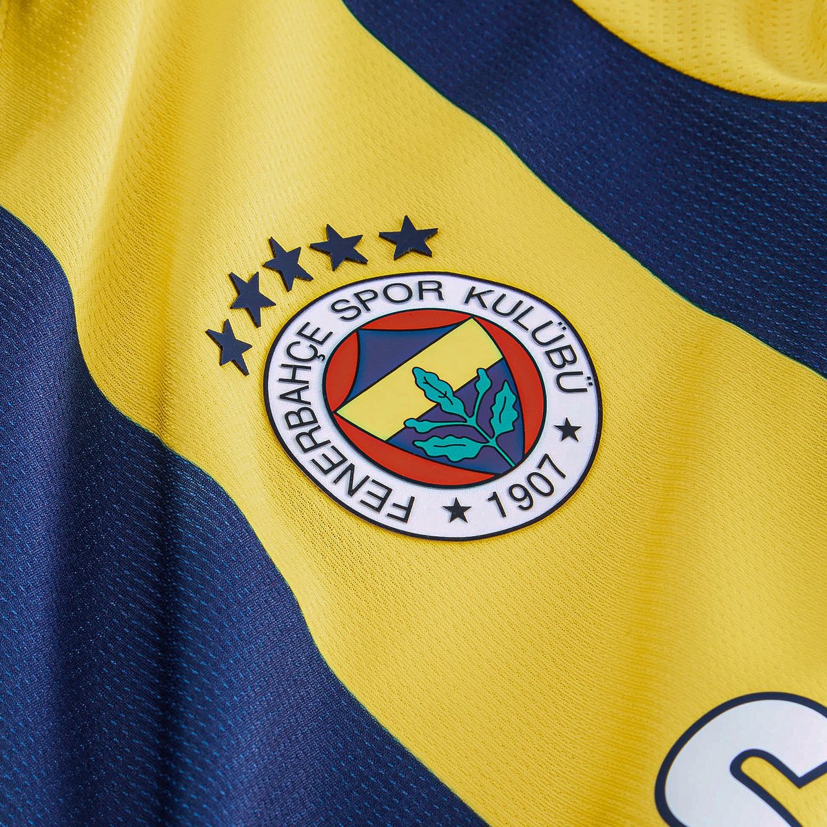 brandlywho's tweet photo. 🗣️The reason my page is in English is simple: 

There are no English journalists in Türkiye covering Fenerbahçe news, and no dedicated sports websites writing in English. With Mourinho's arrival, millions of foreign fans will follow our team, most of whom don't understand Turkish. That's why I'm providing this platform.

It's impossible to let the world know about the poor referee decisions in the Turkish league when we write in Turkish only. Let's make Fenerbahçe accessible to everyone! 

I’m counting on your support 🙏