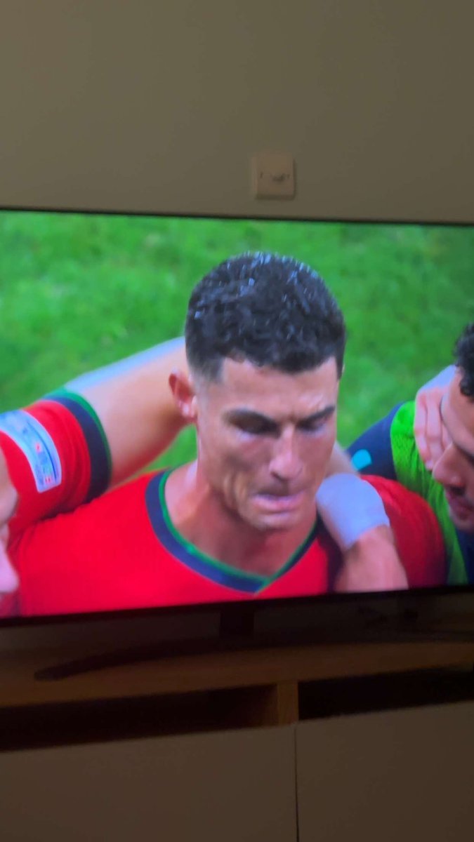 MasonLock10's tweet photo. Ronaldo hate watch is going well. Crying when the game is still on is embarrassing. Messi could never https://t.co/2QSXJZ9SyV