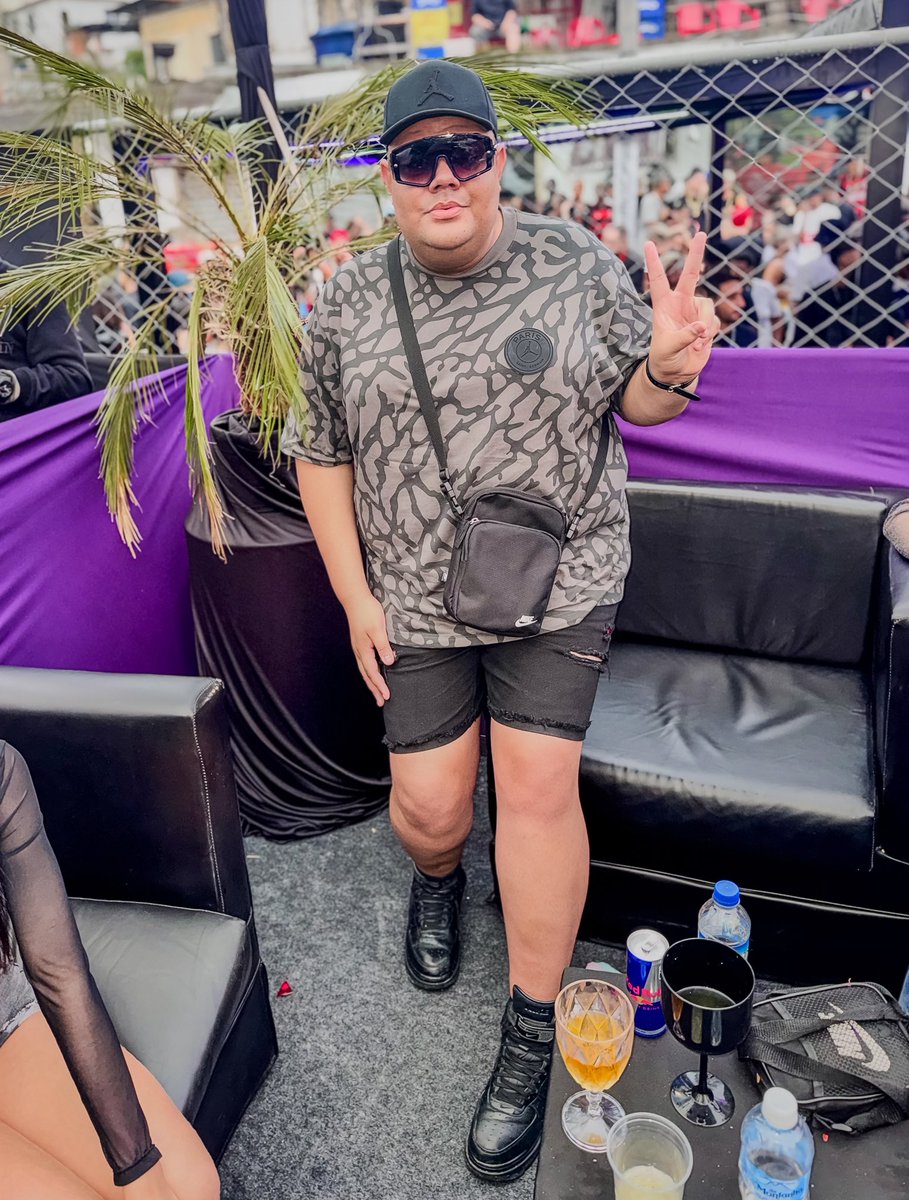 GeneralYagoh's tweet photo. ‘ Celebridade sem lei vivendo essa vida de Rei 🎵🎉✨🇩🇪
#RepFestival #Cpx #Nike #Jordan https://t.co/3TwoR0sBk7