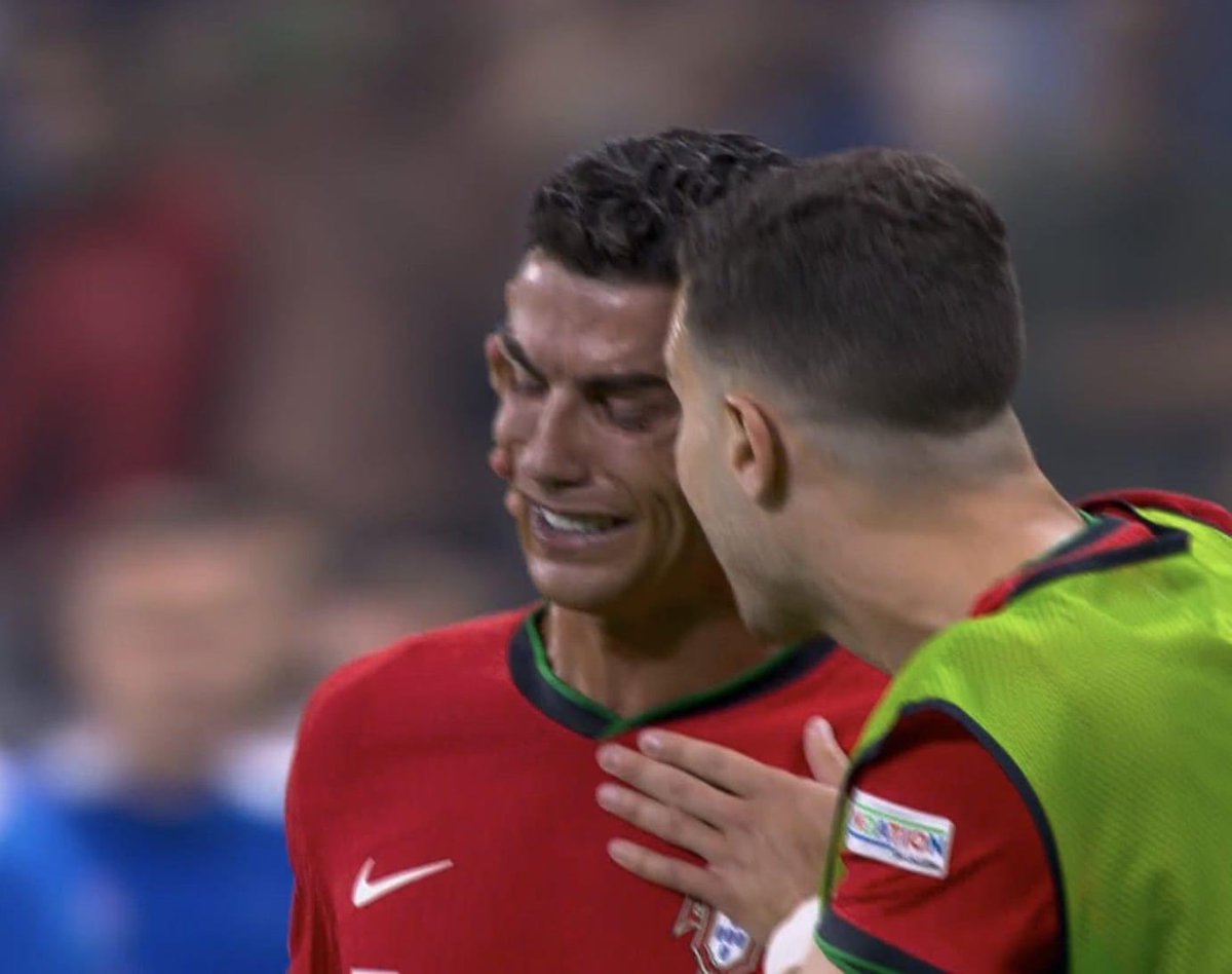 arbitrage1920's tweet photo. Cristiano Ronaldo is extremely emotional after his missed penalty for Portugal!!![Europeanlad]🇵🇹⚽❌ #cristianoronaldo #cristiano #penalty #portugal #EURO2024 https://t.co/sOWafMIuig