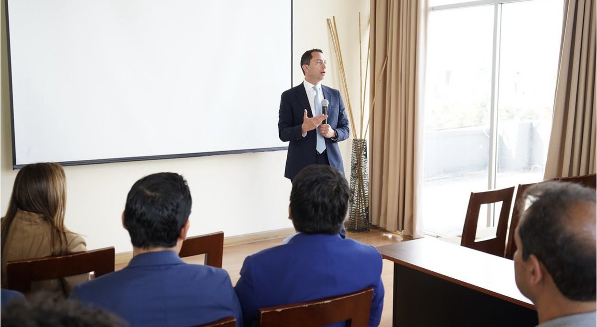 TaniaPazmino3's tweet photo. La Cámara de Comercio de Quito, se reunió con 18 empresas a través de PROMPERÚ, fortaleciendo los lazos comerciales, de cooperación y enriqueciendo ambas economías con nuevas ideas, productos y servicios 🫱🏻‍🫲🏼

Estamos comprometidos con iniciativas que benefician a nuestras empresas y promueven el intercambio cultural y comercial entre Ecuador y Perú 🇵🇪 🇪🇨