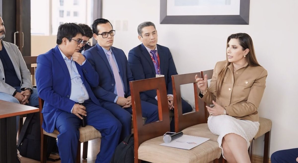 TaniaPazmino3's tweet photo. La Cámara de Comercio de Quito, se reunió con 18 empresas a través de PROMPERÚ, fortaleciendo los lazos comerciales, de cooperación y enriqueciendo ambas economías con nuevas ideas, productos y servicios 🫱🏻‍🫲🏼

Estamos comprometidos con iniciativas que benefician a nuestras empresas y promueven el intercambio cultural y comercial entre Ecuador y Perú 🇵🇪 🇪🇨