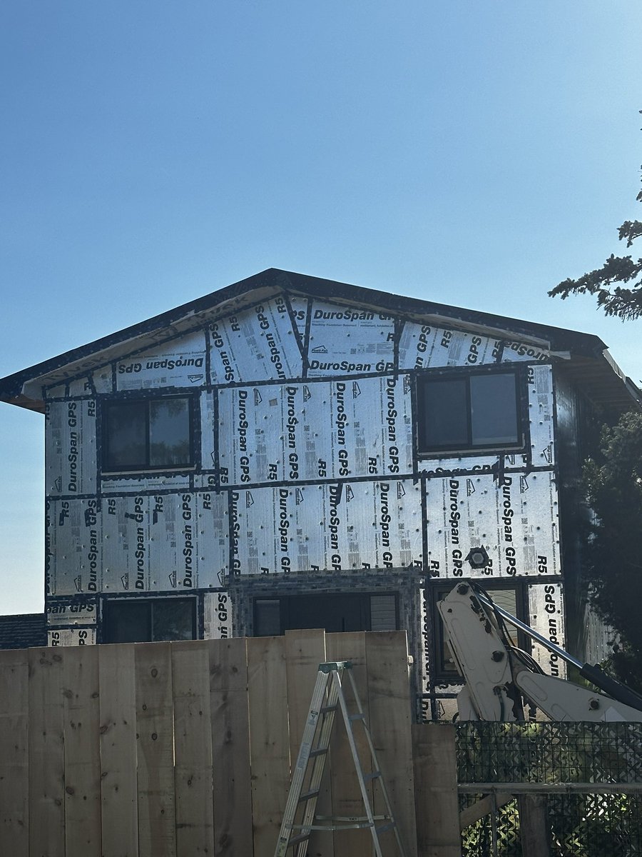 corey_vdm's tweet photo. @cityofhamilton how did this guy manage to build without a permit and it’s still standing? https://t.co/QbMtxZtWfx
