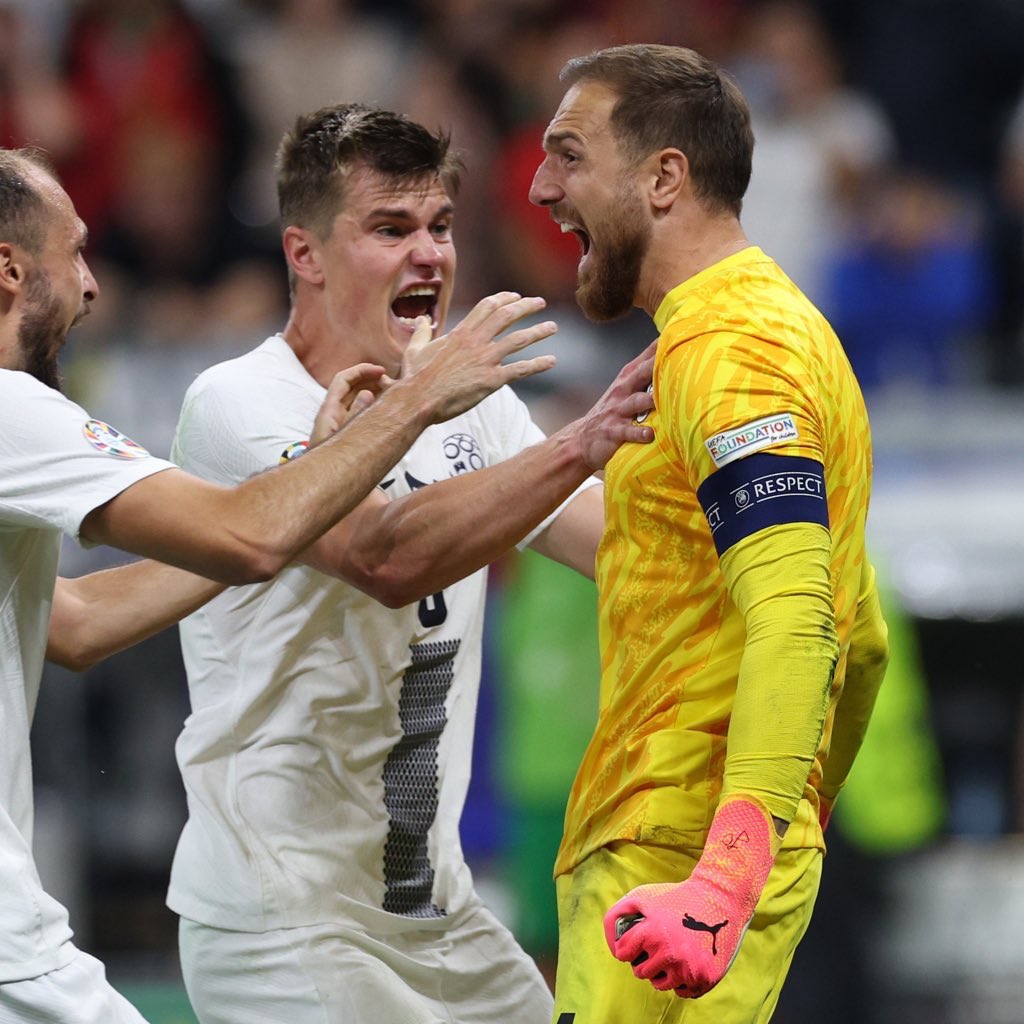 LaLigaEN's tweet photo. What a moment. What a guy. 

Jan Oblak. https://t.co/3CqPLpYjZj