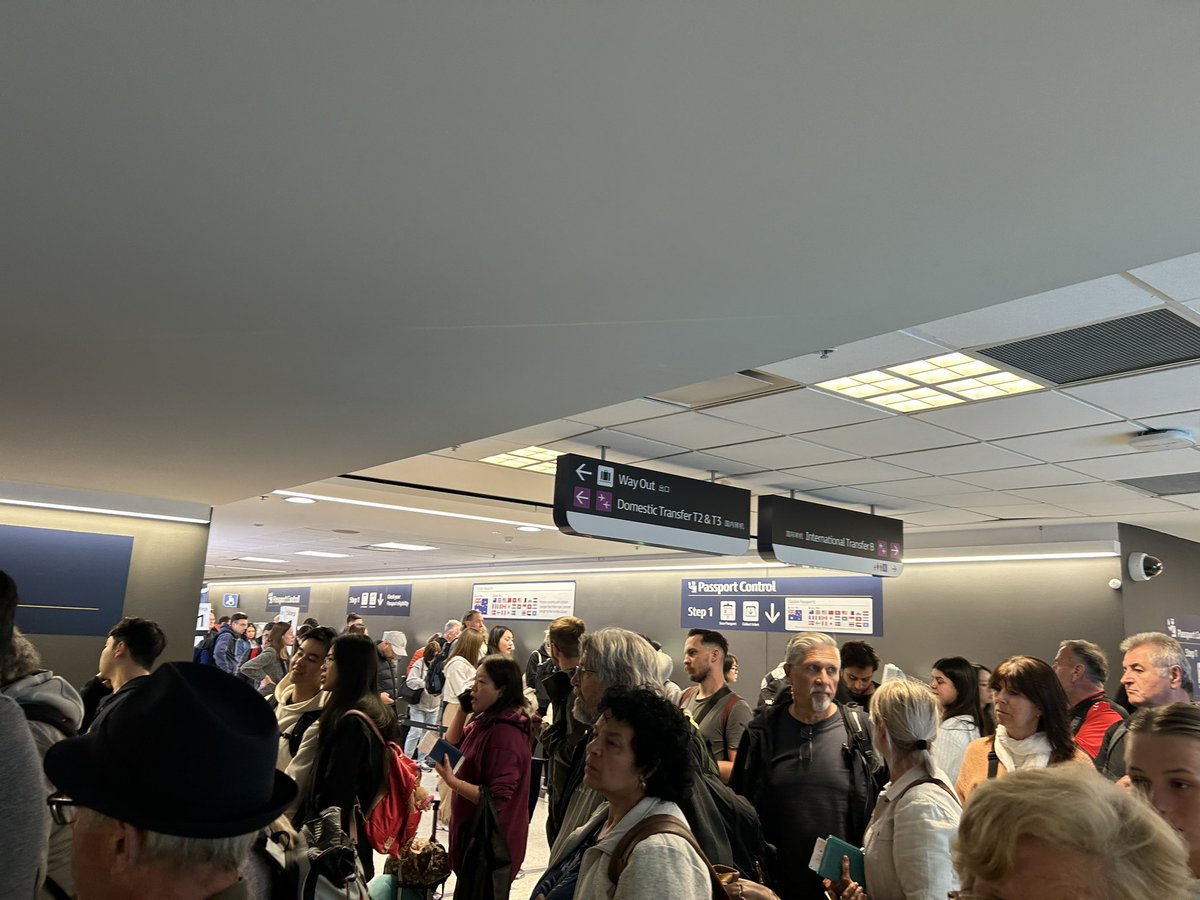 BoothPjb's tweet photo. @SydneyAirport it’s not like you didn’t know the planes were coming? Huge queues. No staff to assist This is a common occurrence. So backward. Two step procedure and manual customs forms 🤦‍♀️ https://t.co/NL2D9avpSg