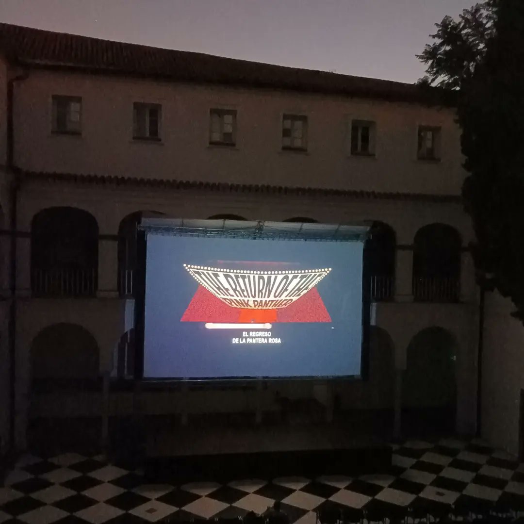 CICUS_'s tweet image. 📷 Abrimos las sesiones de #cinedeverano de julio en #21Grados con la proyección de "El regreso de la Pantera Rosa" (Blake Edwards, 1975), la exitosa tercera entrega de esta celebre saga protagonizada por Peter Sellers. 

📍Patio de #CICUS @unisevilla