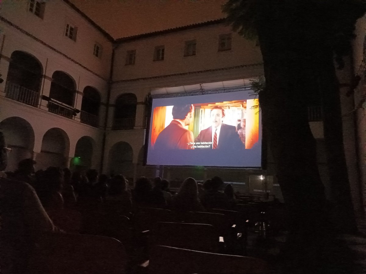 CICUS_'s tweet image. 📷 Abrimos las sesiones de #cinedeverano de julio en #21Grados con la proyección de "El regreso de la Pantera Rosa" (Blake Edwards, 1975), la exitosa tercera entrega de esta celebre saga protagonizada por Peter Sellers. 

📍Patio de #CICUS @unisevilla