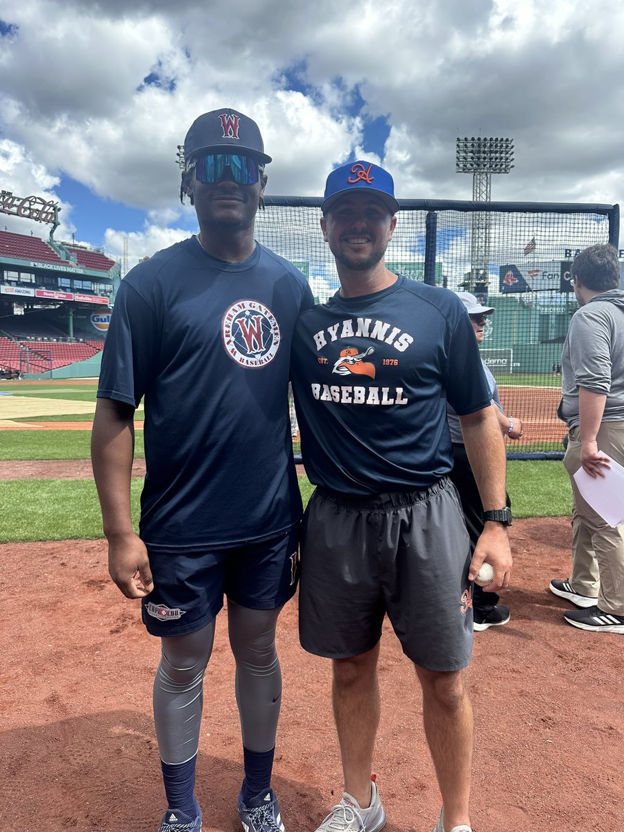 From Fresno to Fenway! Rams head coach <a href="/MitchKarraker/">Mitch Karraker</a> and <a href="/FresnoStateBSB/">Diamond 'Dogs</a> 3B <a href="/MurfGray/">MurfGray</a> at the Cape Cod Fenway Workout Day. #GoRams #GoDogs 🐏🐶⚾️
