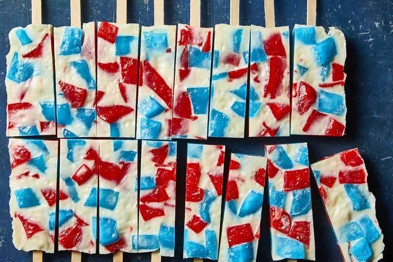 Food4LessCV's tweet image. Bring the best burgers, potato salads, and desserts that say U-S-A! to your July 4th cookout. allrecipes.com/recipes/191/ho…