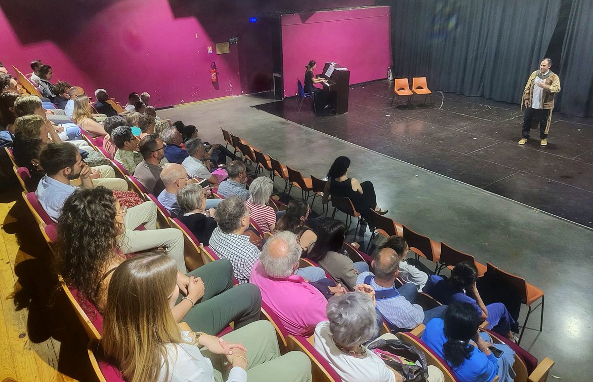 VisseqO's tweet photo. 📌Retour en image sur la représentation du spectacle de Roméo et Juliette avec 18 demandeurs d’emploi ayant osé l’aventure #LabOpera après 1 mois d’apprentissage, partage.
👏🏻Dans le public 8 employeurs venus découvrir de nouveaux talents
✅Immersions et embauche à venir #Narbonne https://t.co/RcOYTsEOEy