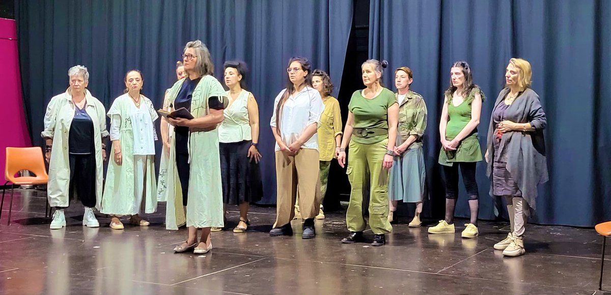 VisseqO's tweet photo. 📌Retour en image sur la représentation du spectacle de Roméo et Juliette avec 18 demandeurs d’emploi ayant osé l’aventure #LabOpera après 1 mois d’apprentissage, partage.
👏🏻Dans le public 8 employeurs venus découvrir de nouveaux talents
✅Immersions et embauche à venir #Narbonne https://t.co/RcOYTsEOEy