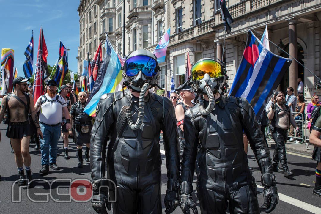 Fun leathery pride with @reconnews <a href="/LDNLeather/">LondonLeatherMen</a> <a href="/electrobound/">Electrobound</a>