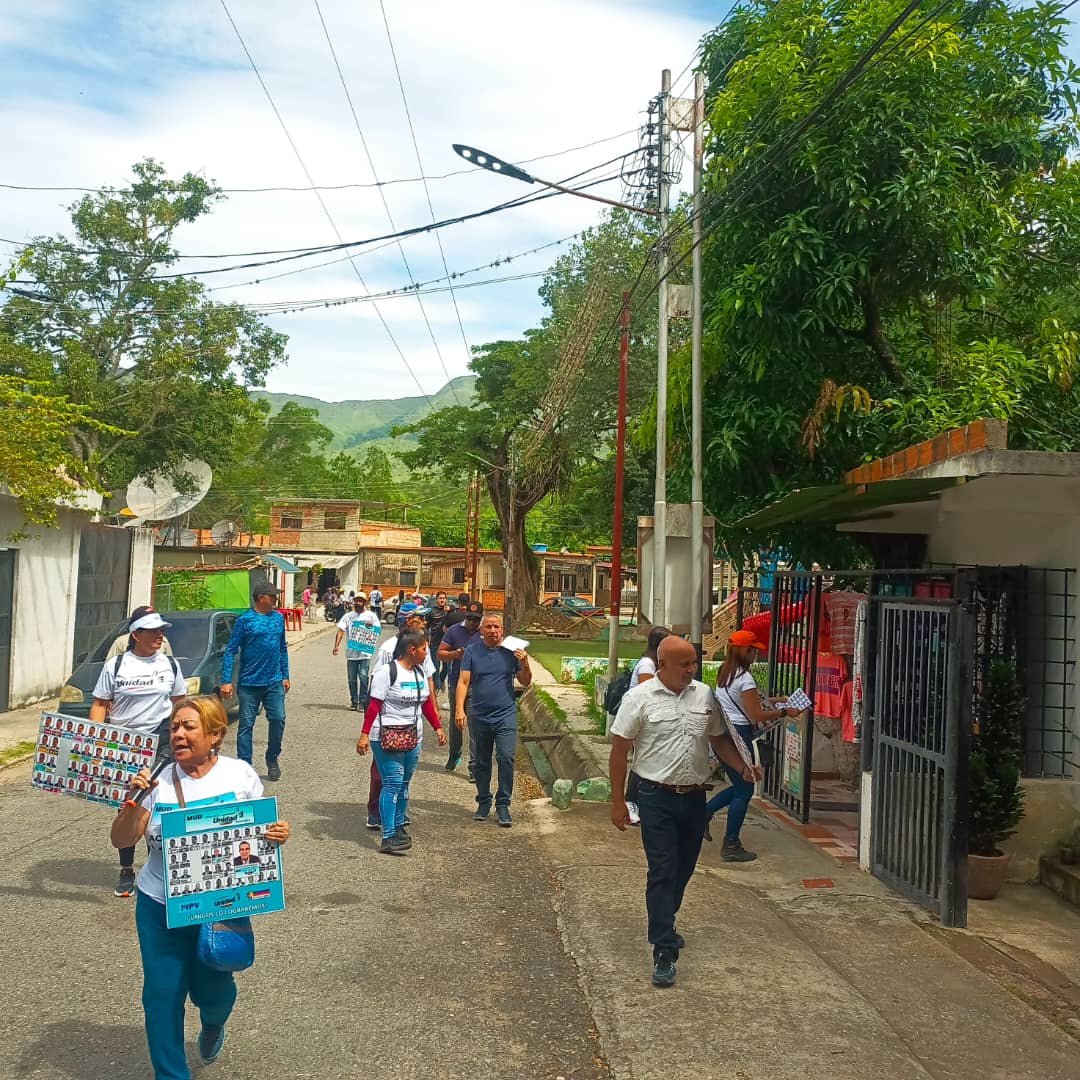 El día sábado 29 de junio, se realizó un CasaxCasa enseñando a votar a la comunidad del sector La Cumaca, Municipio San Diego.

#ADecosconedmundo
#VamosAGanar