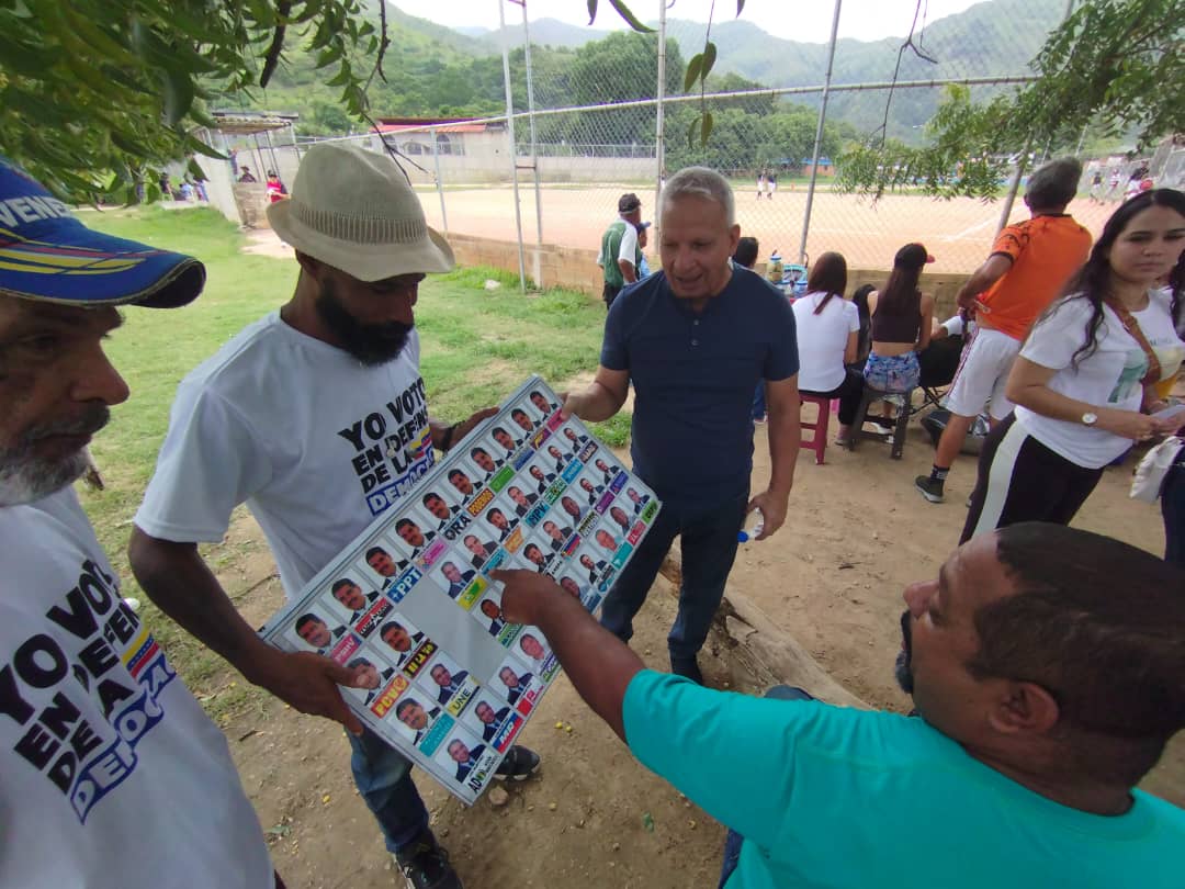 CESActivismoAD's tweet photo. El día sábado 29 de junio, se realizó un CasaxCasa enseñando a votar a la comunidad del sector La Cumaca, Municipio San Diego.

#ADecosconedmundo
#VamosAGanar https://t.co/zZbWXjKDg8