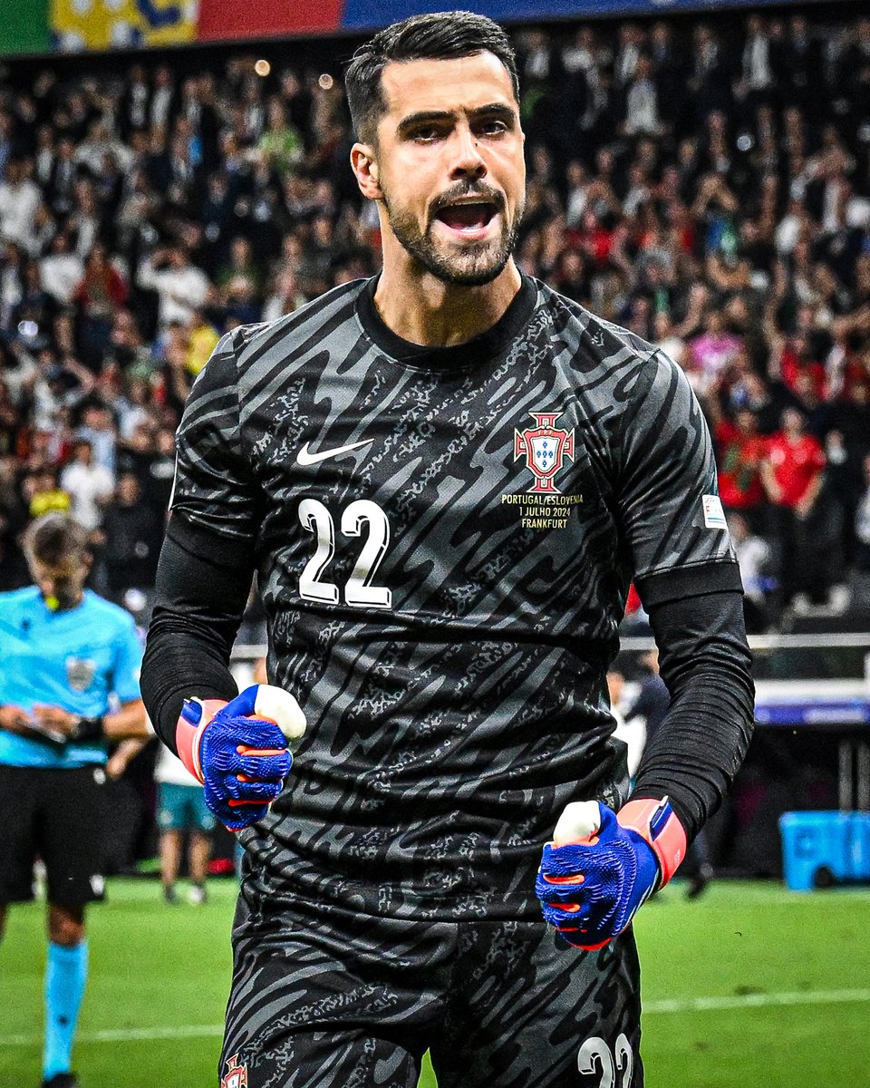 goal's tweet photo. DIOGO COSTA SAVED ALL THREE PENALTIES HE FACED IN THE SHOOTOUT 👏 https://t.co/UeGIdA4Tyx