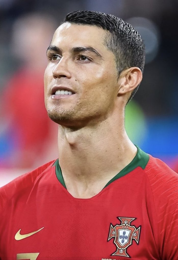 GxlDeFerminn's tweet photo. El que ha clasificado a Portugal // El que se llevará las portadas https://t.co/BKfTZWadzH