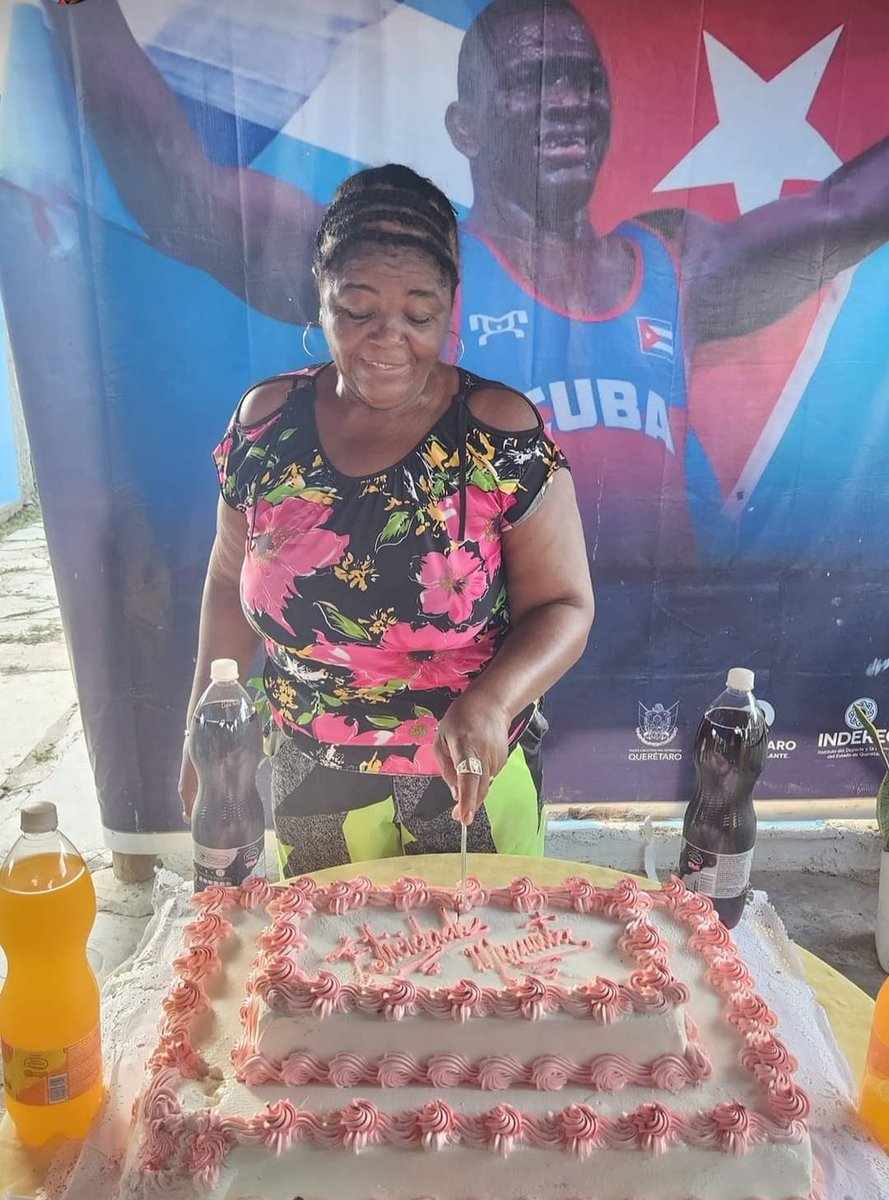 Una sola madre en el mundo podrá tener -en poco más de un mes- un hijo 5 veces dueño del olimpo,ella es Leonor, la progenitora de Mijaín López. 
Hoy está de cumpleaños y su hijo, como muchas veces está lejos,pero #Cuba le agradece haber traído al mundo al gigante.#La5taDeMijaínVa