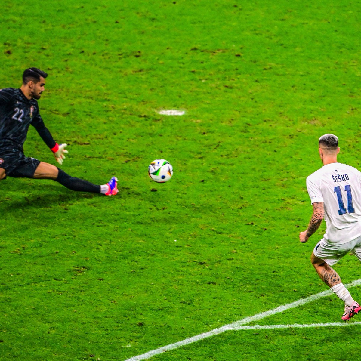 🇵🇹🧤 Diogo Costa. WHAT A PERFORMANCE! 

Just 24-years-old. #EURO2024