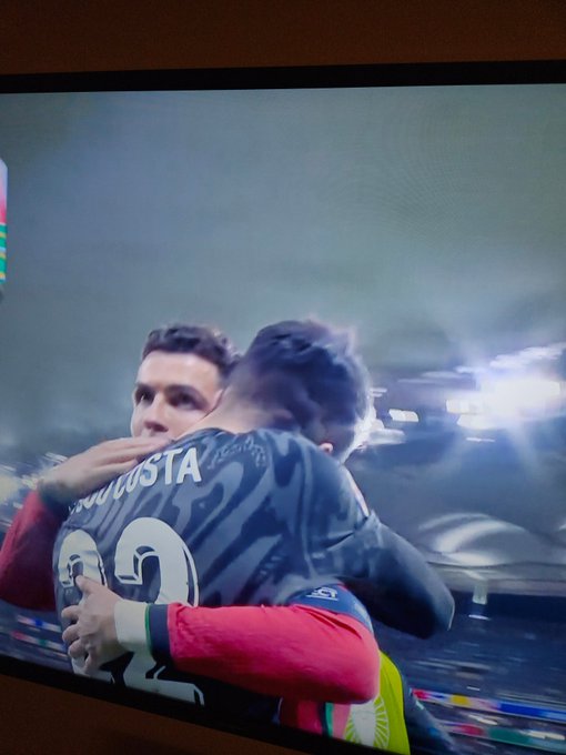 Ciesze się, że reprezentacja Portugalii przechodzi do ćwierćfinału. Można iść spać z uśmiechem 🥰 https://t