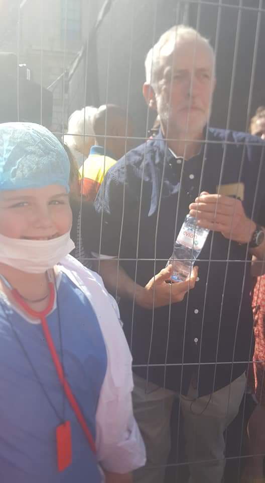 CH0C0H0LIC's tweet image. 7yr ago, James dressed as Theresa May's magic money tree marching alongside the teachers &amp;amp; chasing @jeremycorbyn down the street to get a hello!
Then 6yr ago marching for the NHS for the #NHS70 birthday &amp;amp; being interviewed by the Mirror newspaper. Also got to meet Jeremy again 🌹