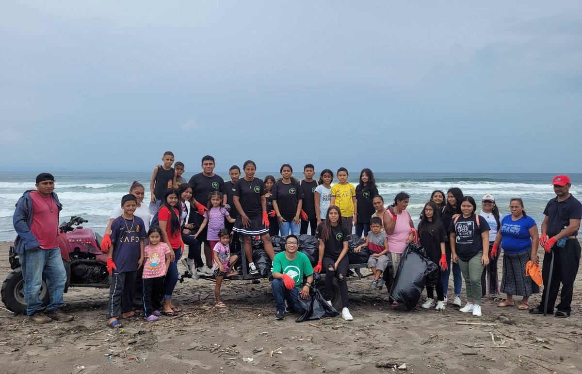 PGElSalvador's tweet photo. 👉 Tuvo como objetivo posicionar los problemas ambientales en la zona. 🌱

👉 Participaron juventudes diversas de comunidades de Ahuachapán. ✊ https://t.co/4vQFSHiySj