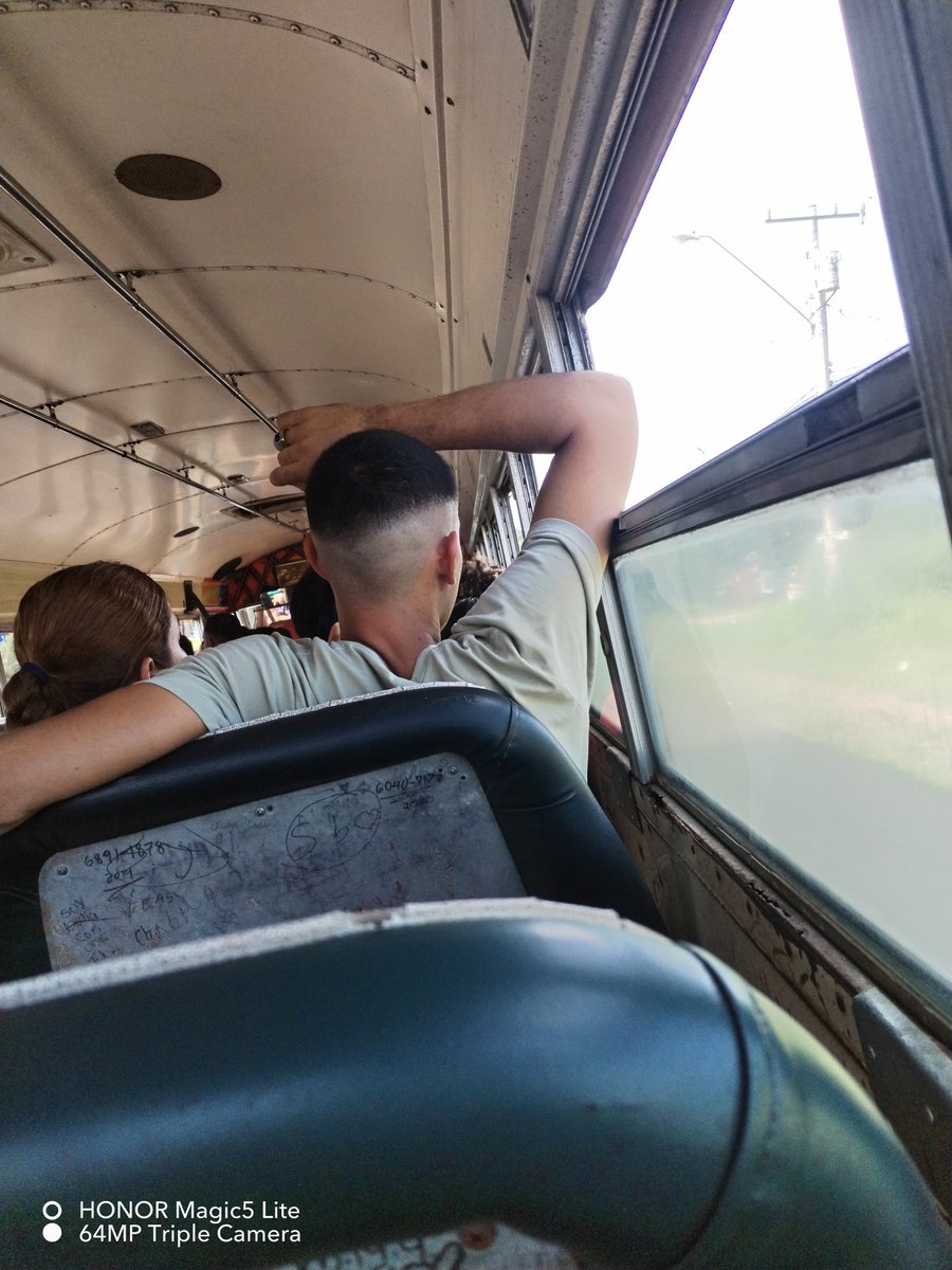Yeico40829734's tweet photo. Me hizo la tarde este man, xaaa creo. Que me. Enamore.😋😅
#westlandmall
#cruff
#hotboy #boylatin #chorrera https://t.co/u7HRLhCMbQ